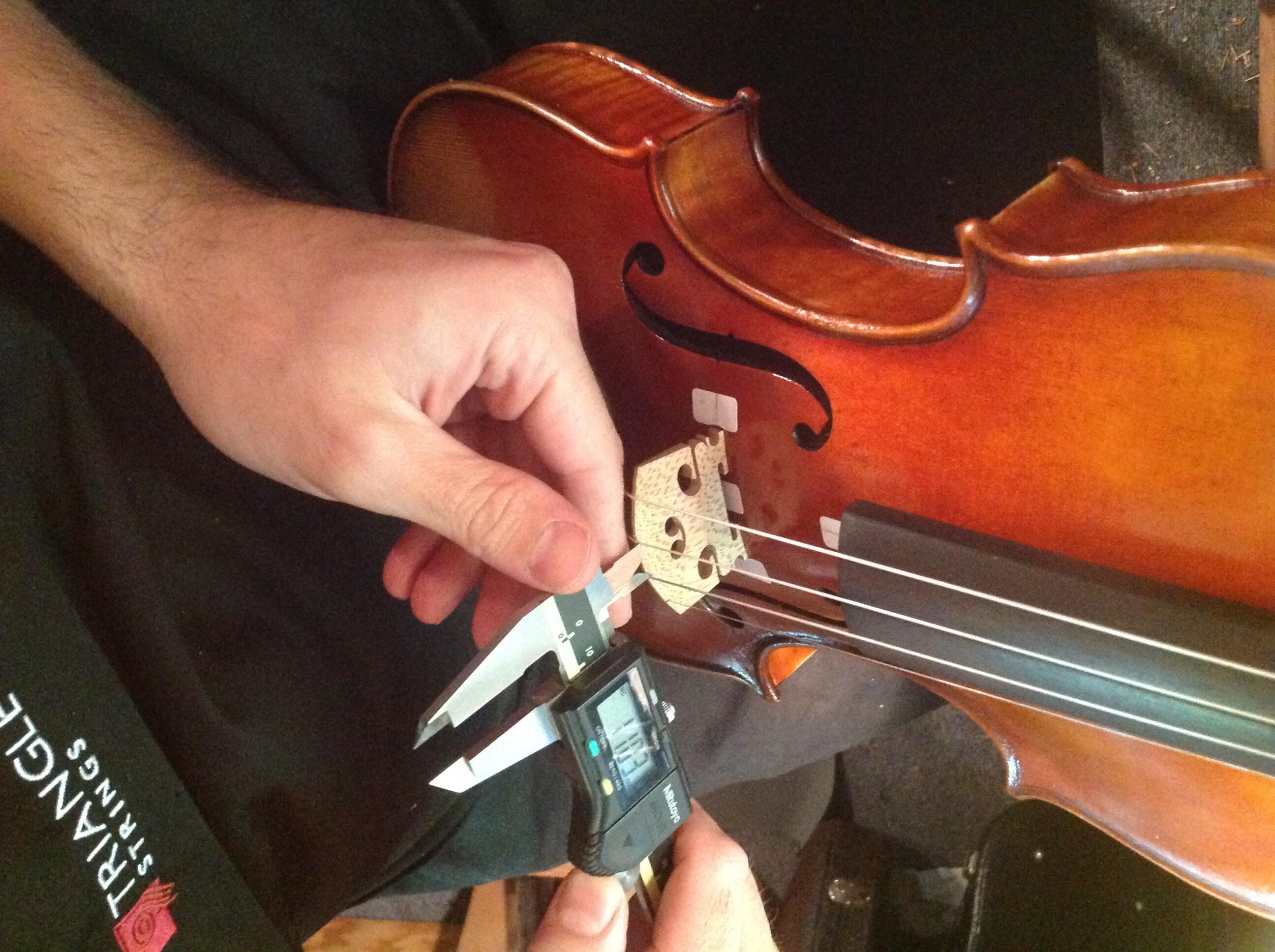 carving-a-violin-bridge