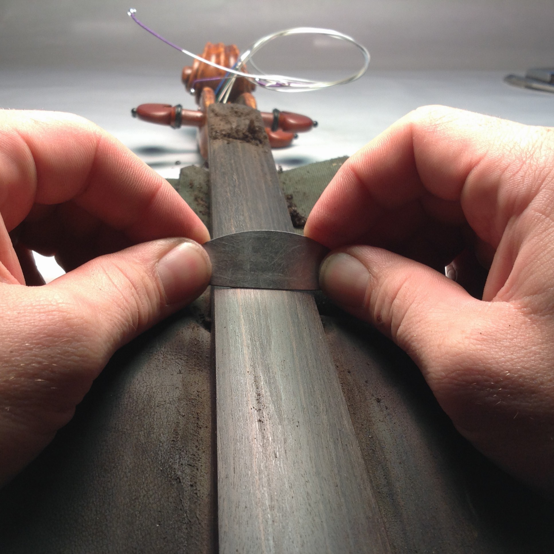 dressing-a-violin-fingerboard